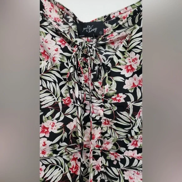 Milk & Honey NWT Chic Floral Cropped Shirt Blouse in Black and Pink Size Large - Picture 3 of 9